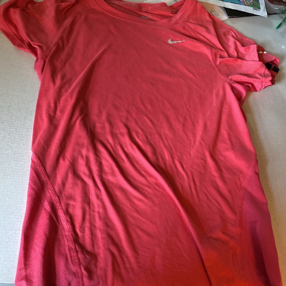 Nike Dri-FIT XS Top in Bold Red - Picture 3 of 3